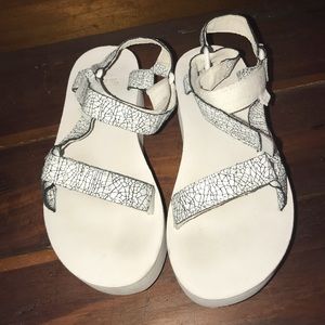 Flatform Teva White Sandal 7